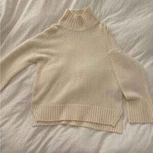 Abercrombie & Fitch Soft Cream Turtleneck Sweater